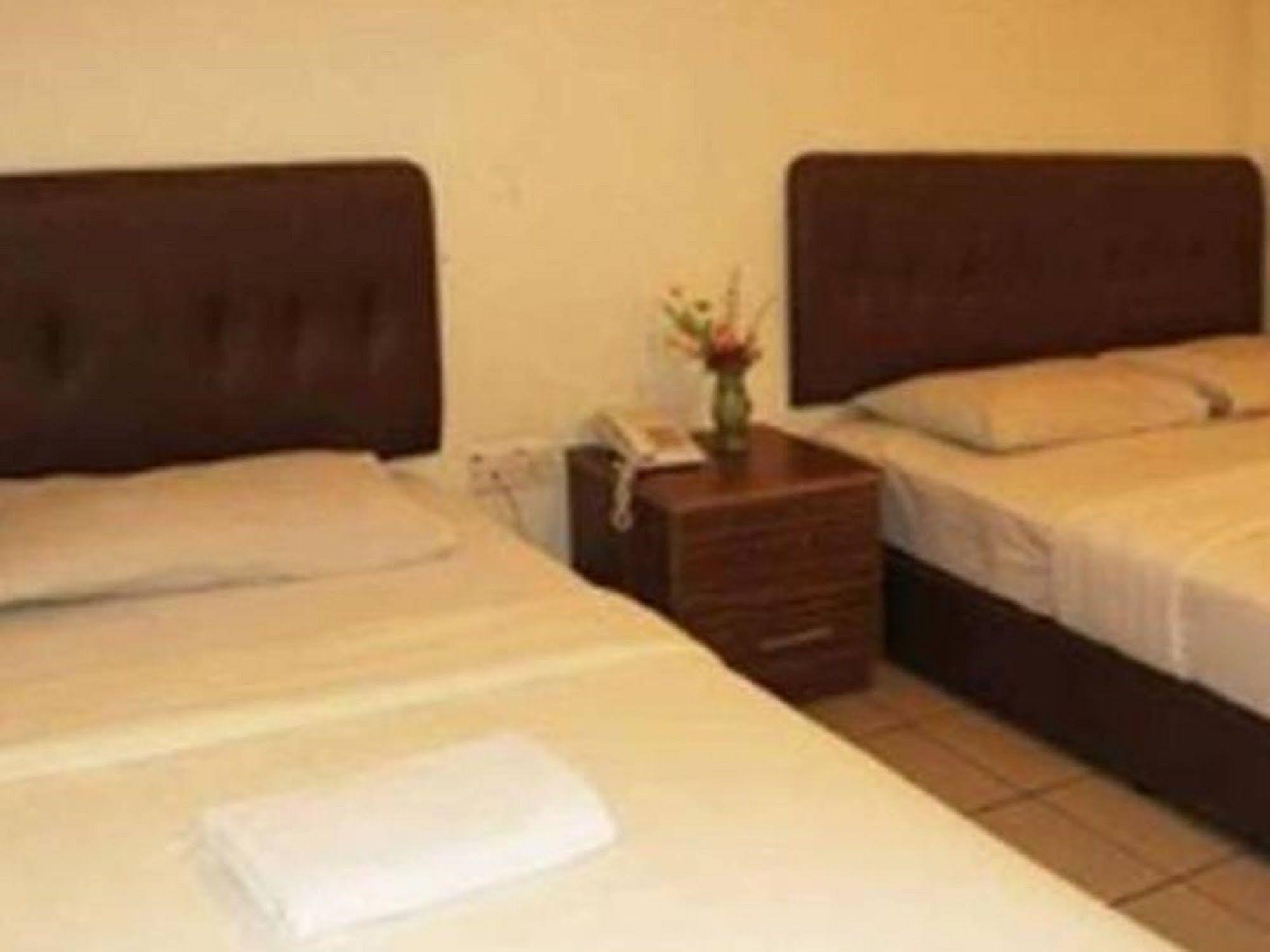 One Hotel Sadong Jaya Kota Kinabalu Exteriör bild