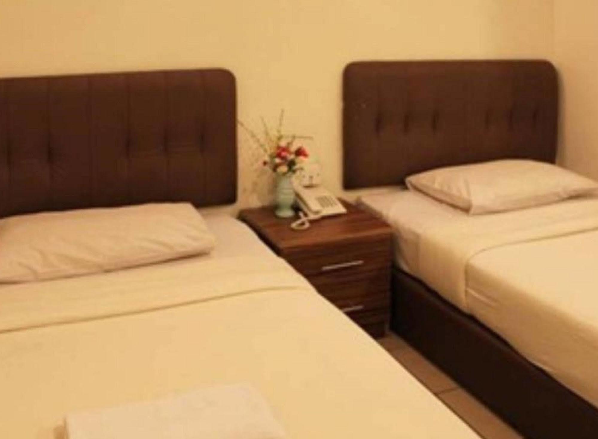One Hotel Sadong Jaya Kota Kinabalu Exteriör bild